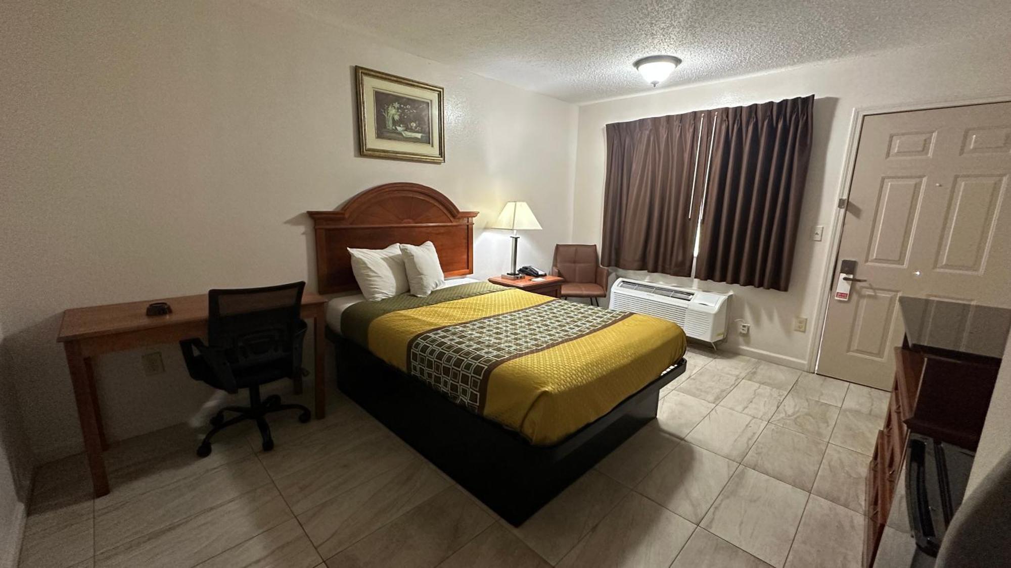 Carom Inn A Travelodge By Wyndham Denham Springs-Baton Rouge Bilik gambar